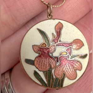Cloisonné Floral Pendant on gold tone chain Necklace Vintage